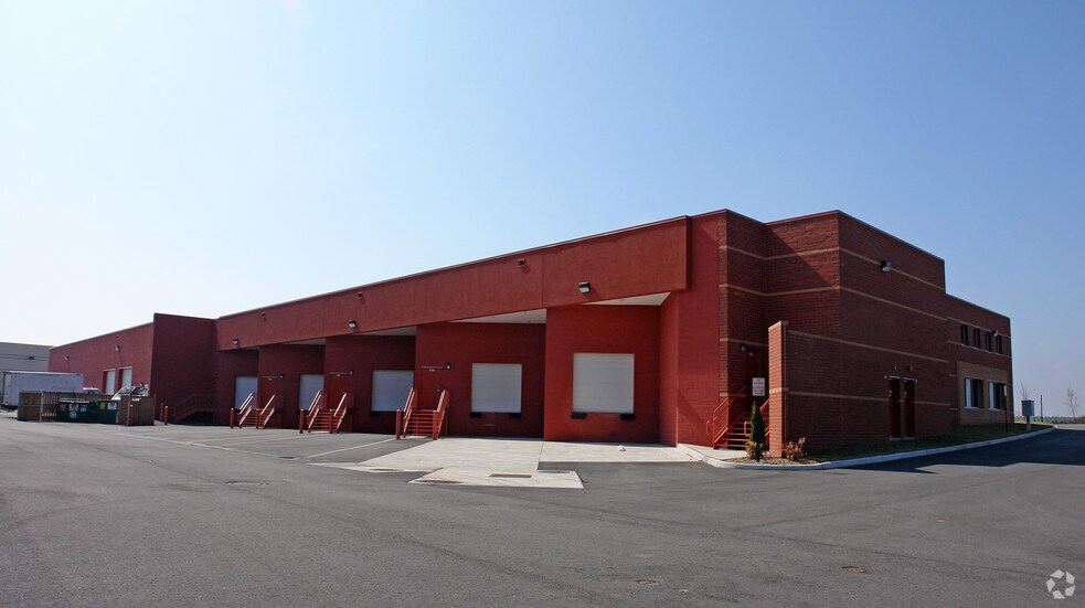 More Photos Of 23600 Overland Dr, Sterling Warehouse For Lease