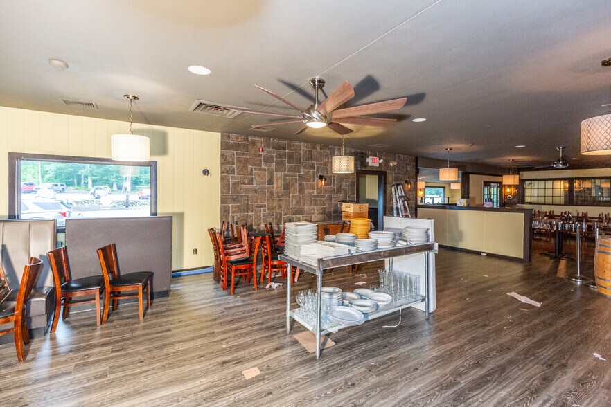 More Photos Of 332 Farnum Pike, Smithfield Restaurant For Sale