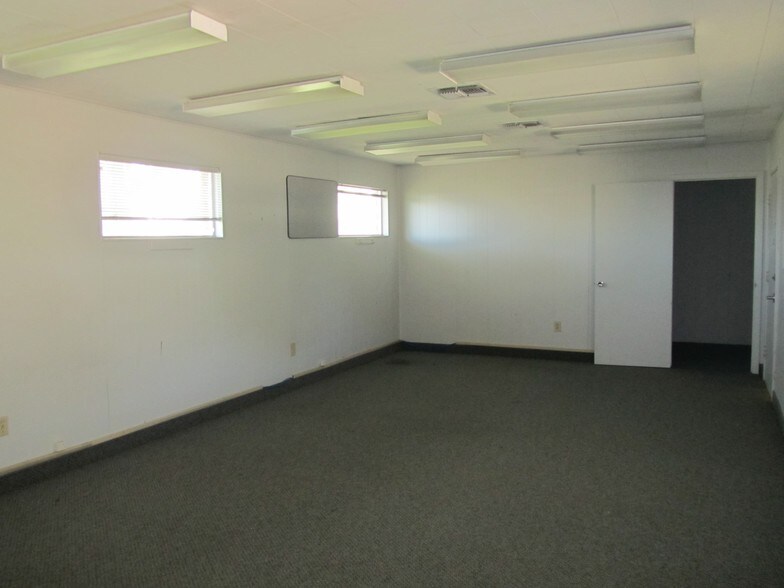 More Photos Of 1133 E Sinton St, Sinton Office For Sale