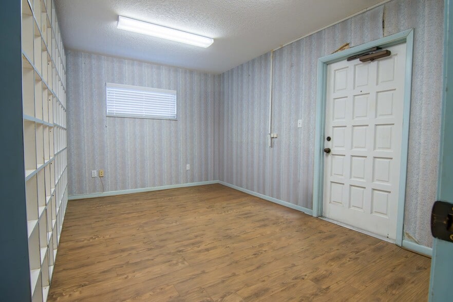 More Photos Of 4801 49th St N, Saint Petersburg Office For Sale