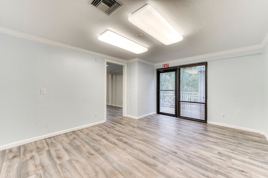 More Photos Of 1149 Periwinkle Way, Sanibel Office For Sale
