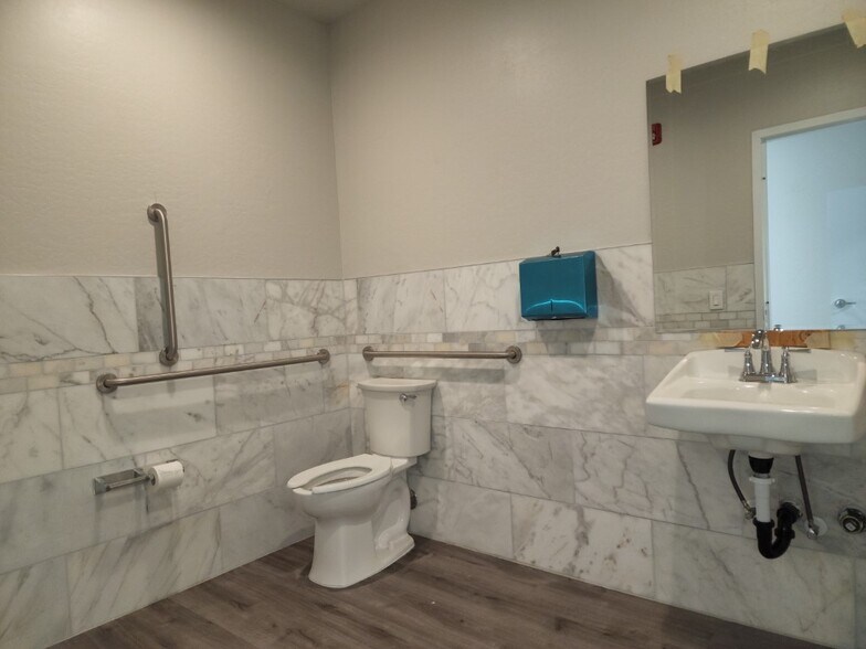 More Photos Of 1459-1523 W Gurley St, Prescott Unknown For Lease