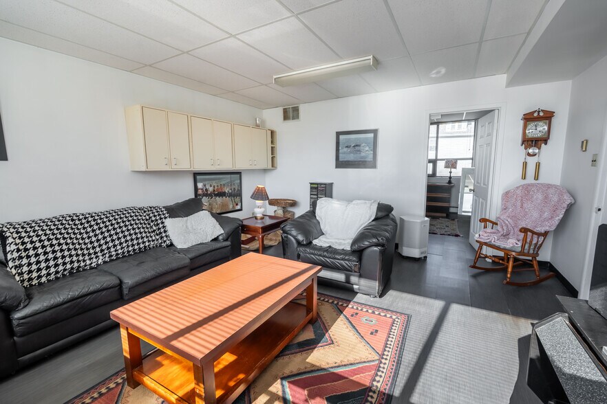 More Photos Of 219 Lochiel St, Sarnia General Retail For Sale