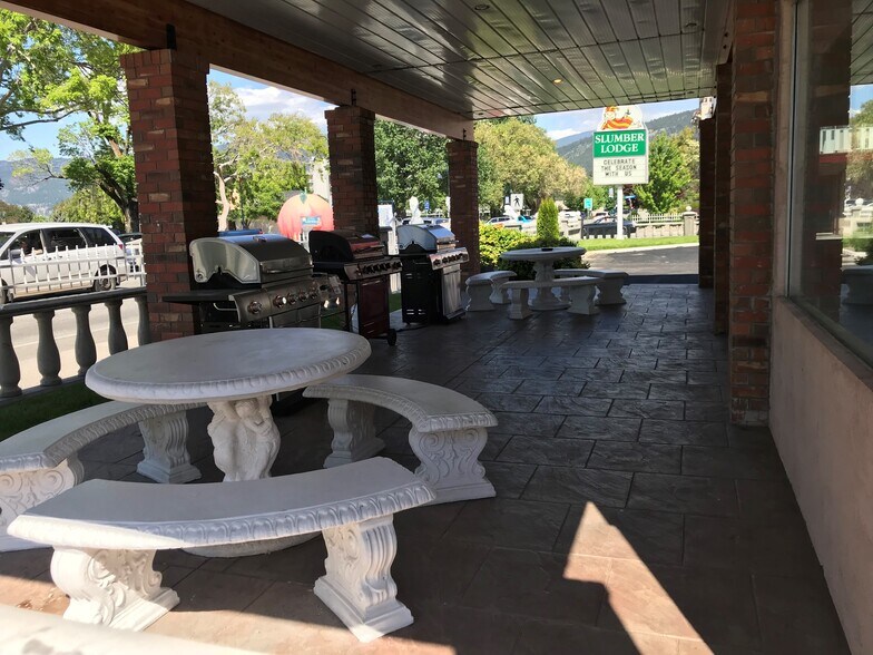 More Photos Of 274 Lakeshore Dr, Penticton Hotel For Sale