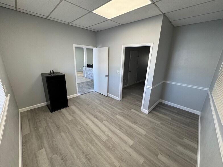 More Photos Of 415 S Kansas Ave, Olathe Warehouse For Lease