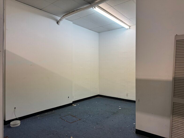 More Photos Of 2124 Hollywood Blvd, Hollywood Freestanding For Lease