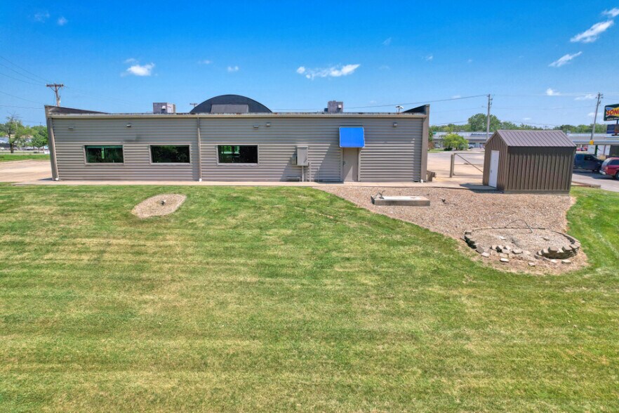 More Photos Of 1040 N 18th St, Centerville Medical For Sale