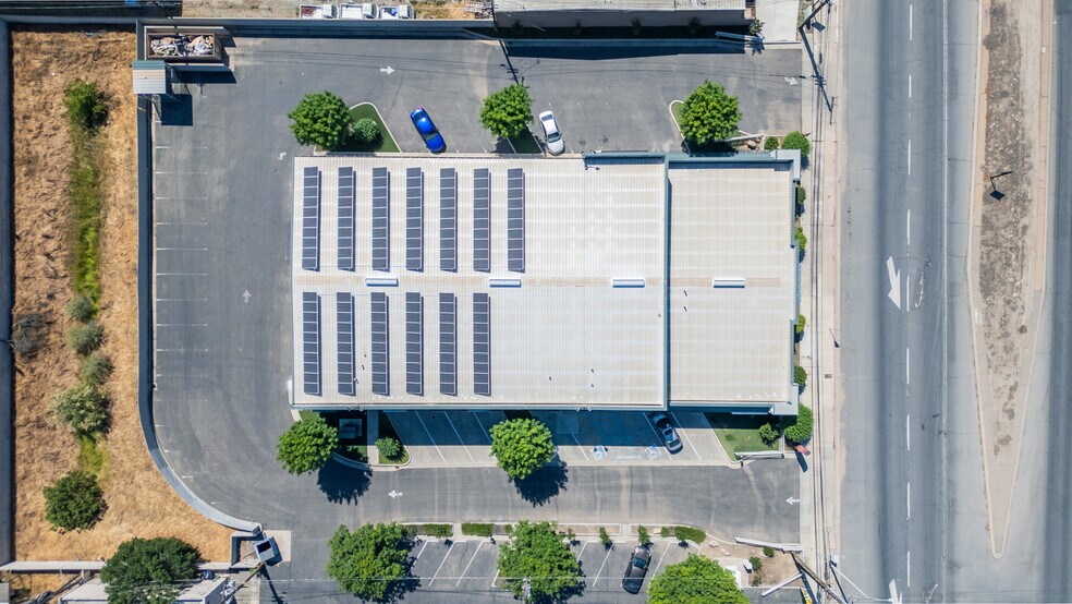 More Photos Of 2309 E Tulare Ave, Tulare Garden Center For Sale