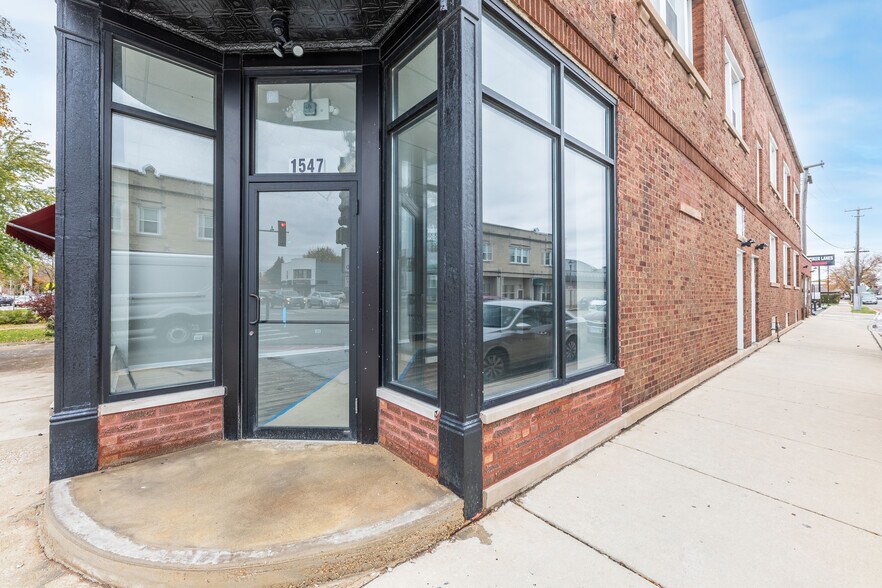More Photos Of 1547 S Oak Park Ave, Berwyn Storefront Retail Residential For Lease