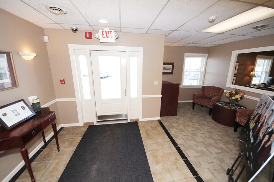 More Photos Of 2777 W Clay St, Saint Charles Office For Lease