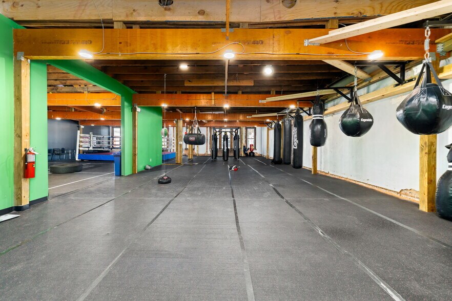 More Photos Of 111 Bank St, Oxford Sports And Entertainment For Lease