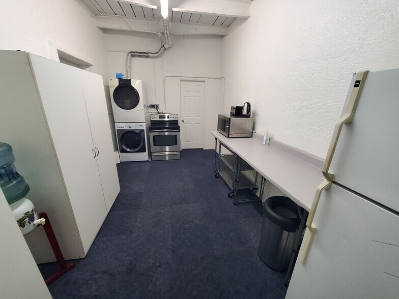 More Photos Of 14165 Market St, Walnut Grove Showroom For Sale