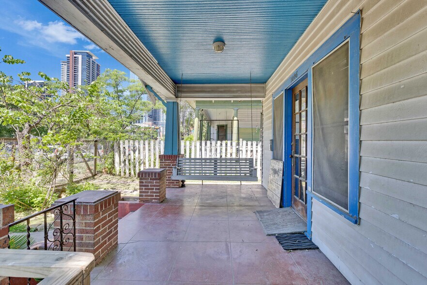 More Photos Of 1006 E Cesar Chavez St, Austin Office For Sale