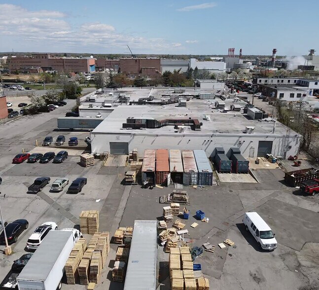 More Photos Of 840 S Broadway, Hicksville Manufacturing For Lease