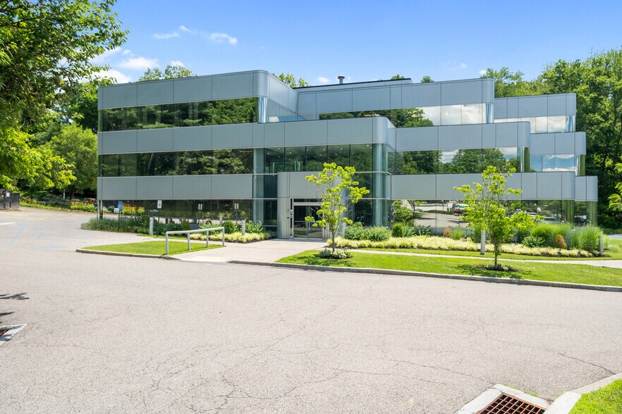 Primary Photo Of 118 N Bedford Rd, Mount Kisco Office For Lease