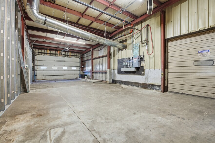 More Photos Of 109 Apremont Way, Westfield Manufacturing For Lease