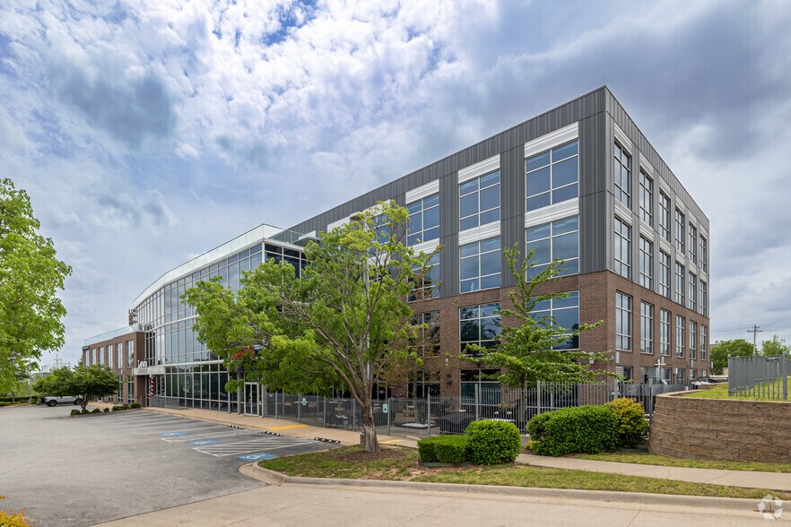 More Photos Of 1800 S 52nd St, Rogers Office For Lease