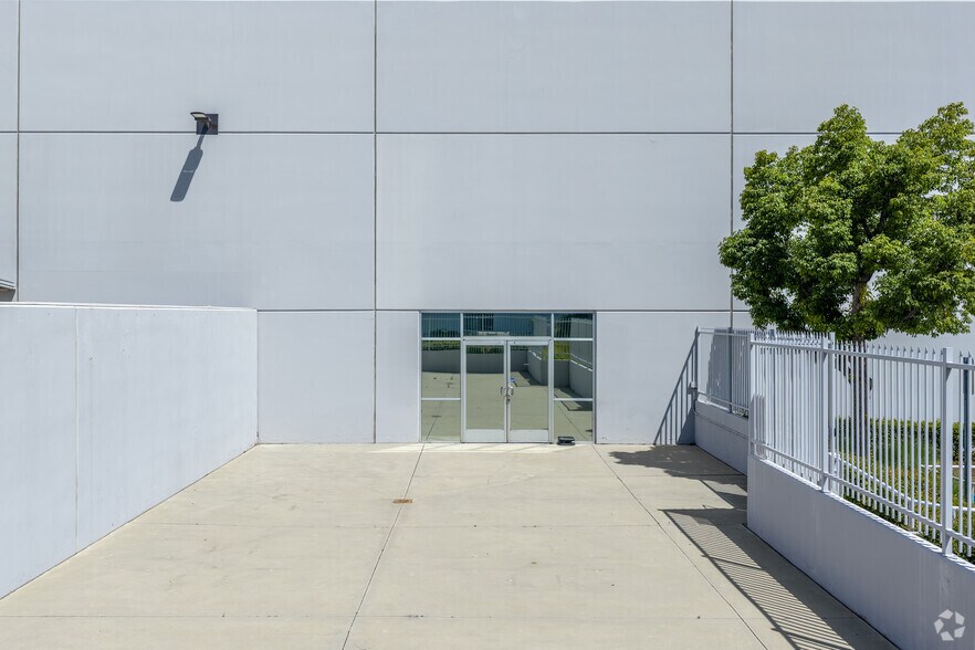 More Photos Of 1100 S Etiwanda Ave, Ontario Warehouse For Lease