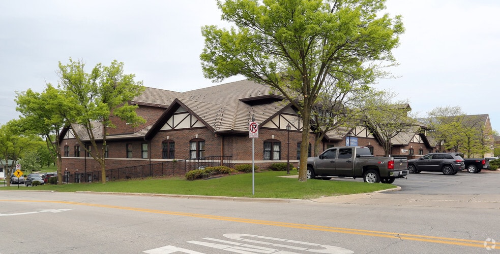 More Photos Of 301 N Broadway, De Pere Medical For Lease