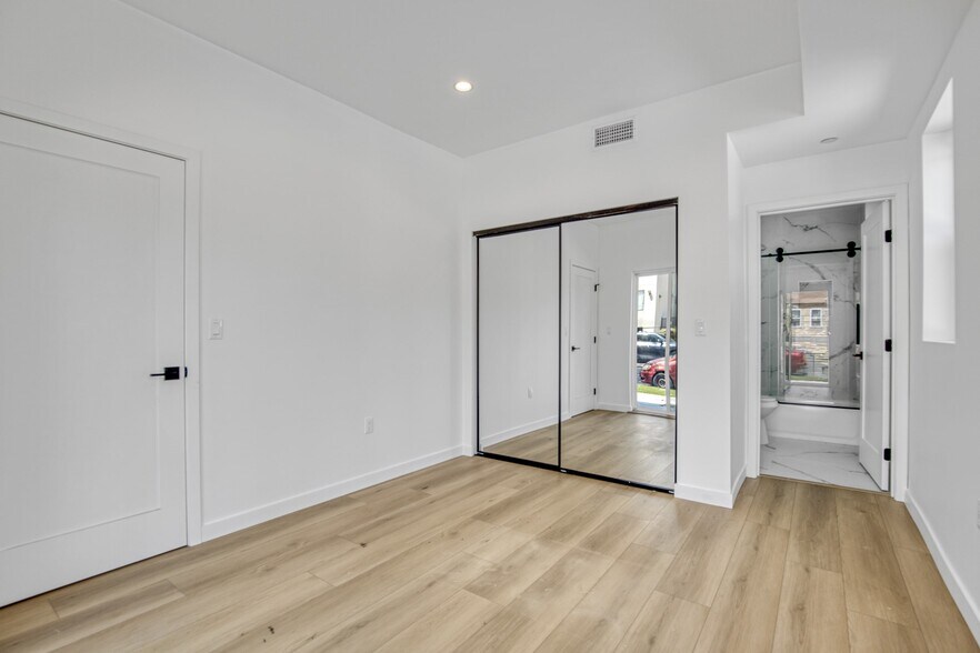 More Photos Of 10826 Hesby St, North Hollywood Apartments For Sale