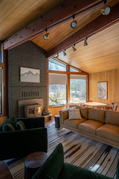 More Photos Of 4727 Dunsmuir Ave, Dunsmuir Hotel For Sale