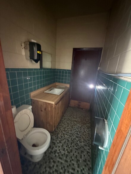 More Photos Of 3960 Silver Star Rd, Orlando Auto Dealership For Sale