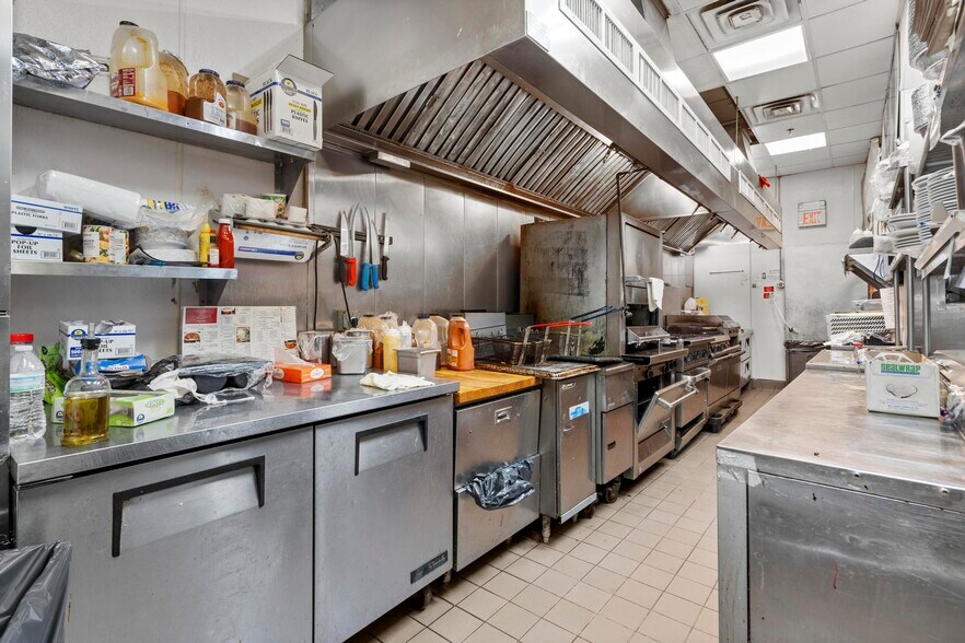 More Photos Of 1233-1273 E Putnam Ave, Riverside Restaurant For Sale