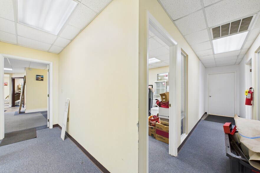 More Photos Of 385 East Dr, Melbourne Light Manufacturing For Lease