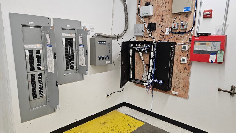 More Photos Of 5732 McClellan Hwy, Branchland Freestanding For Lease