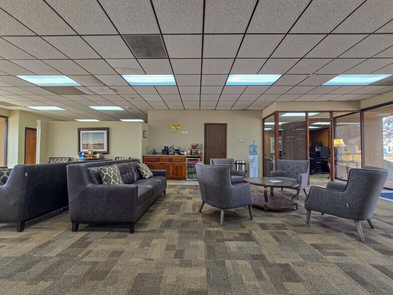 More Photos Of 123 W Highland St, Shawnee Office For Lease