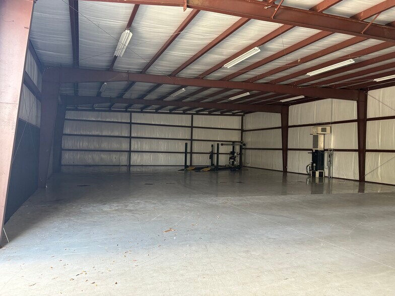 More Photos Of 3818 Caboose Pl, Sanford Warehouse For Lease