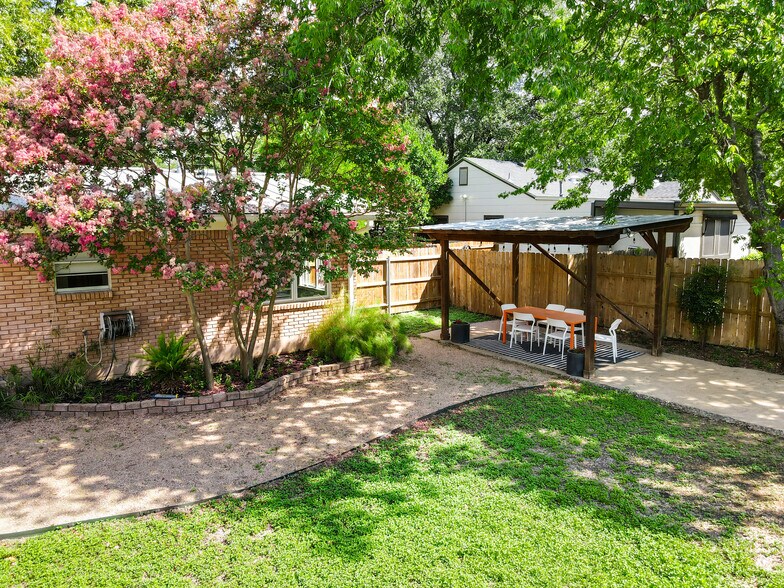 More Photos Of 2117 Shoalmont Dr, Austin Office Residential For Sale