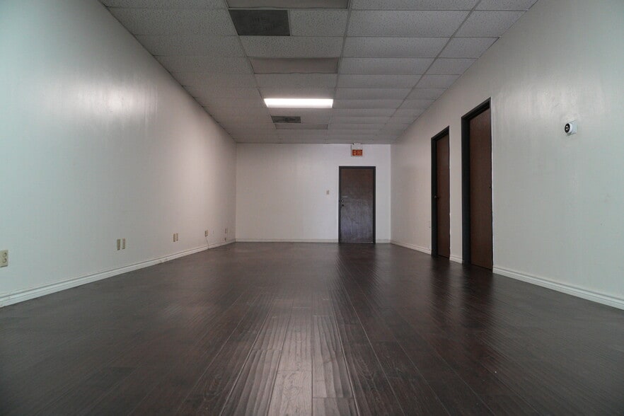 More Photos Of 501 Industrial Dr, Richardson Warehouse For Lease