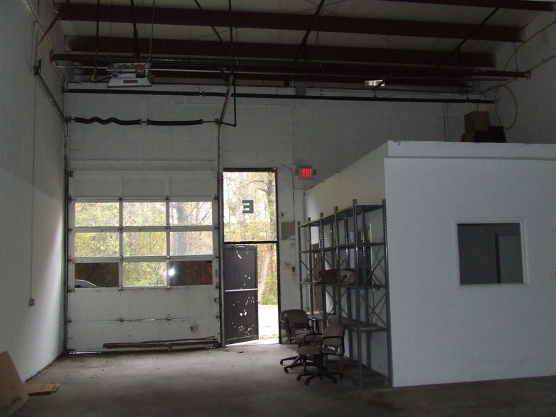 More Photos Of 876 N Lenola Rd, Moorestown Warehouse For Lease