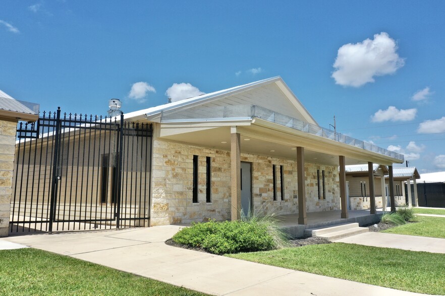 More Photos Of 4150 Highway 36 S, Brenham Shelter For Sale