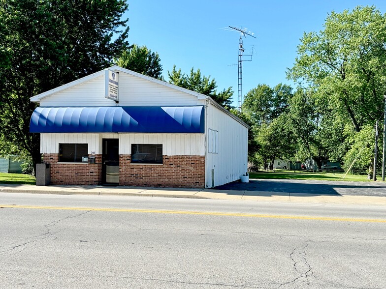 Primary Photo Of 146 E Main St, Braidwood Storefront For Sale