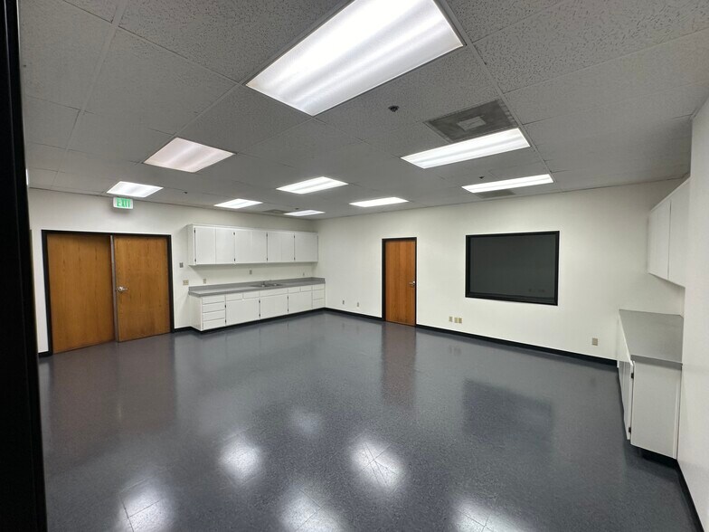 More Photos Of 1241 Old Temescal Rd, Corona Warehouse For Lease