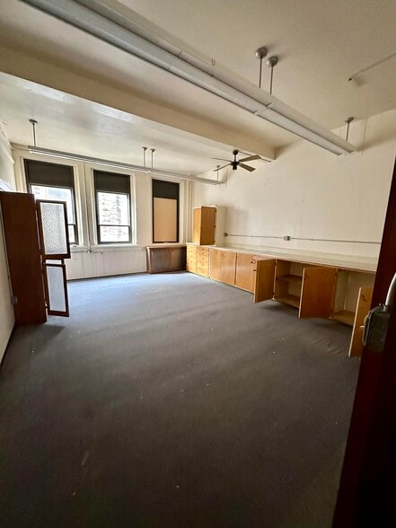 More Photos Of 124 E Abbott St, Lansford Specialty For Sale