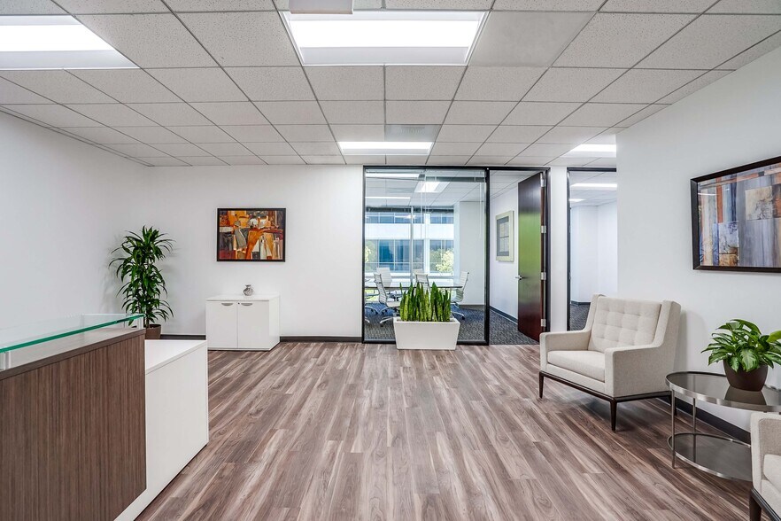 More Photos Of 21031 Ventura Blvd, Woodland Hills Office For Lease