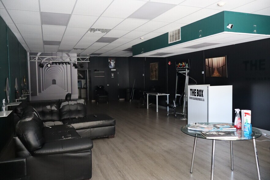 More Photos Of 2301 Rue De Versailles, Mascouche Storefront Retail Office For Lease