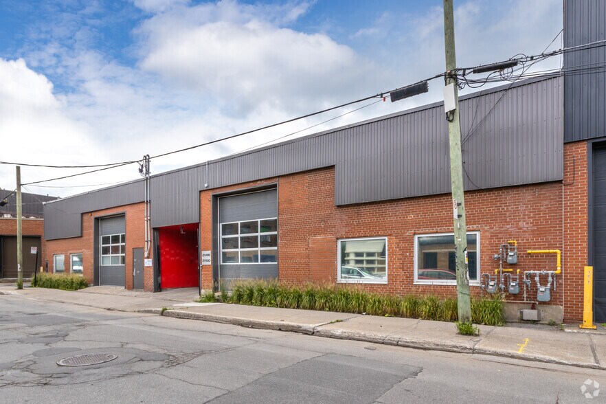 More Photos Of 2148-2150 Rue Moreau, Montréal Manufacturing For Lease