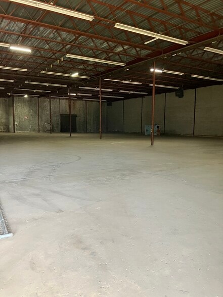More Photos Of 2085 Phillips St, Columbus Warehouse For Lease