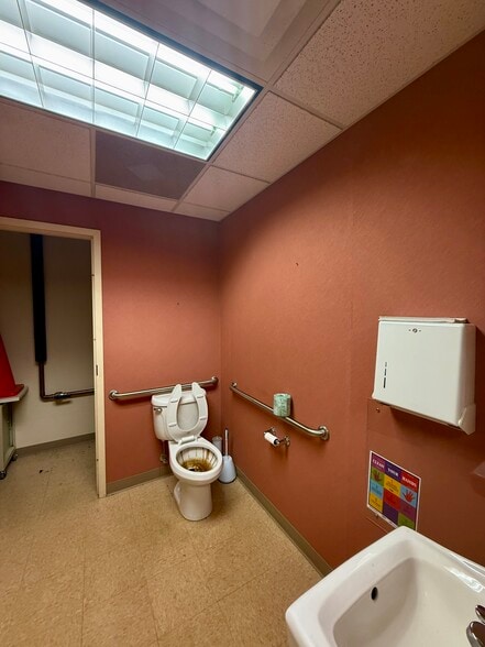 More Photos Of 1217 Davie Ave, Statesville Medical For Sale