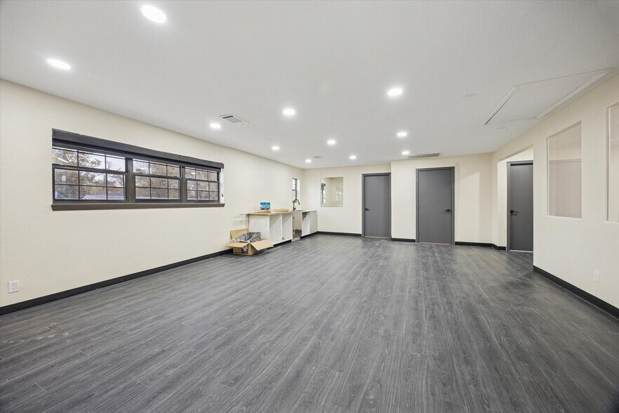 More Photos Of 4901 Yale St, Houston Office For Sale