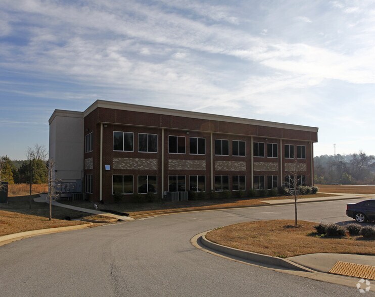 More Photos Of 193 N Park Trl, Stockbridge Medical For Sale