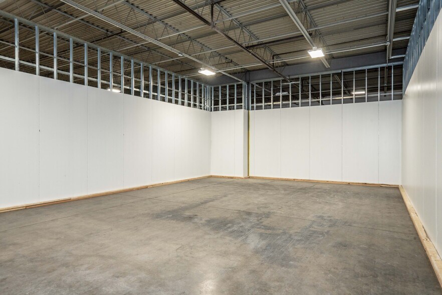 More Photos Of 6 Britton Dr, Bloomfield Warehouse For Lease