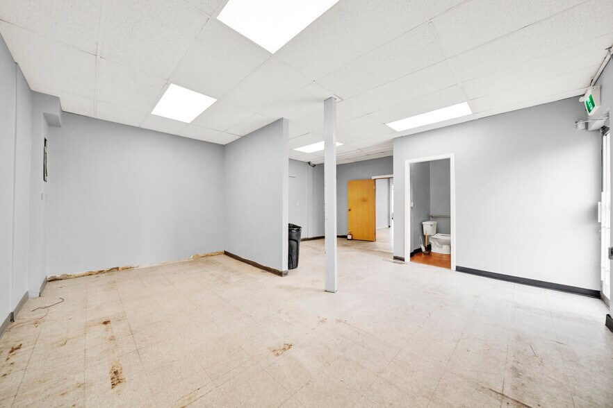 More Photos Of 2518 Clearbrook Rd, Abbotsford Apartments For Lease