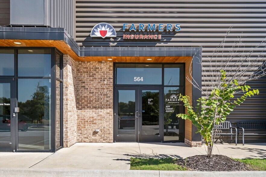 More Photos Of 504 E Centerton Blvd, Centerton Storefront Retail Office For Lease