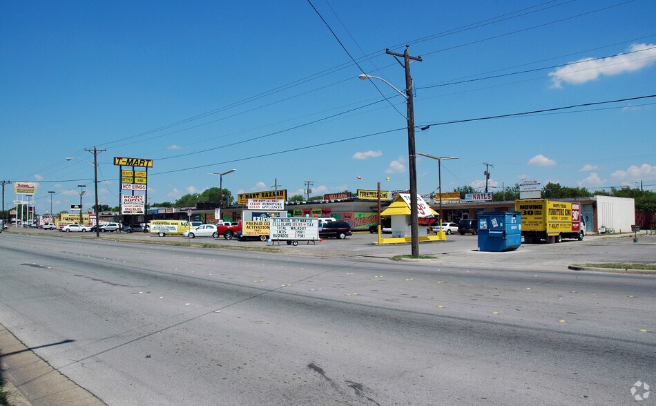 More Photos Of 3101-3125 E Seminary Dr, Fort Worth Unknown For Lease