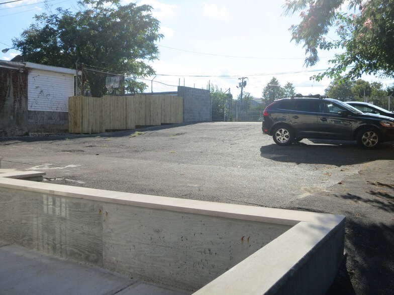 More Photos Of 569-571 Martin Luther King Jr Blvd, Newark Office For Lease